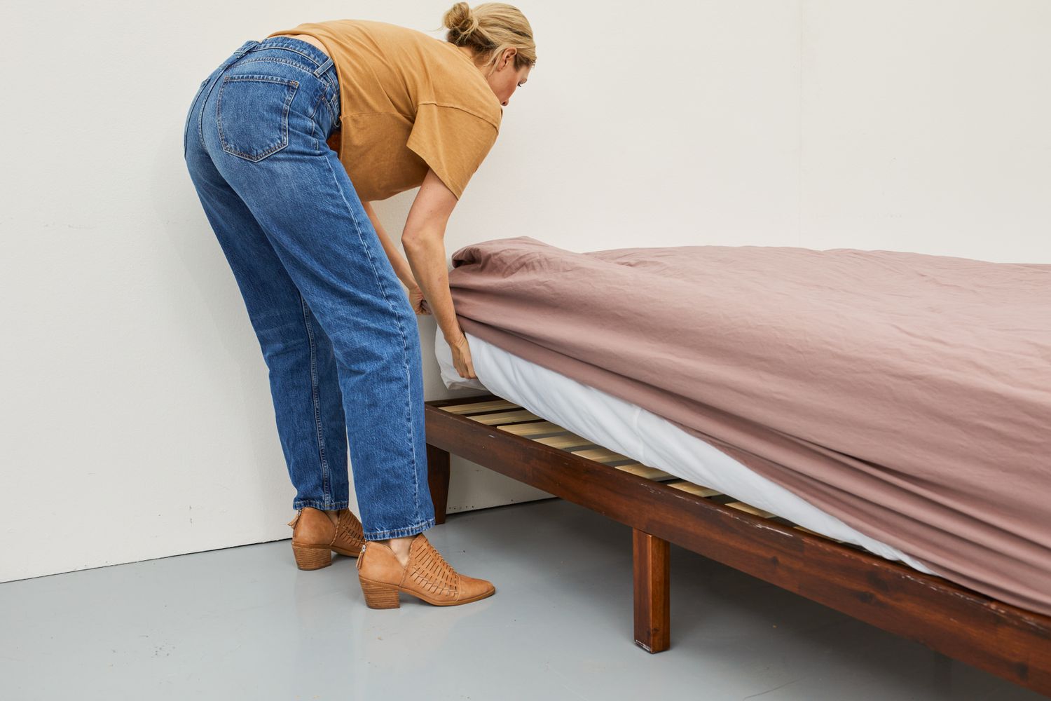 Person tucking Parachute Brushed Cotton Sheet Set onto to mattress